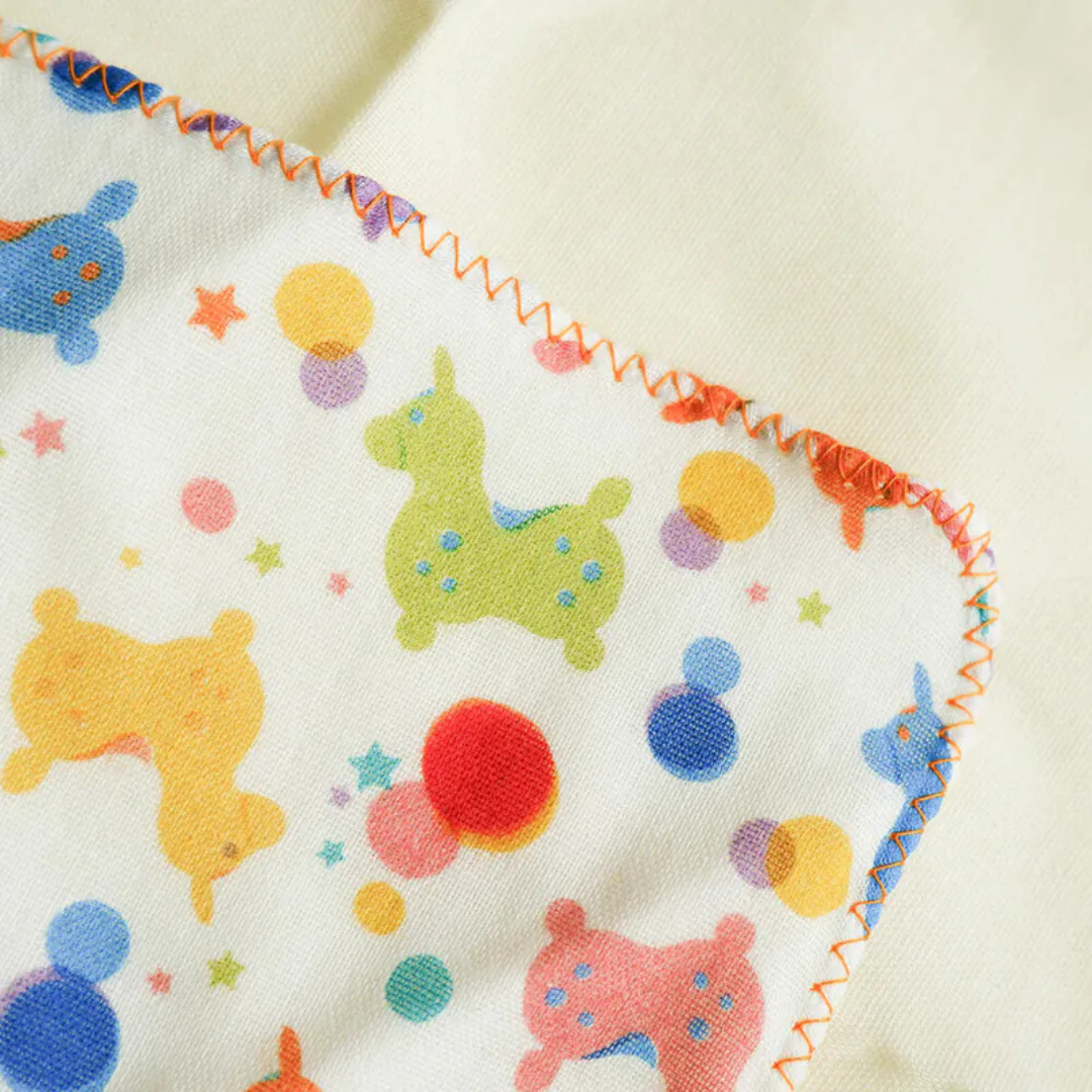 Italy Rody Baby gift set from Japan with a round bib handkerchief Detail
