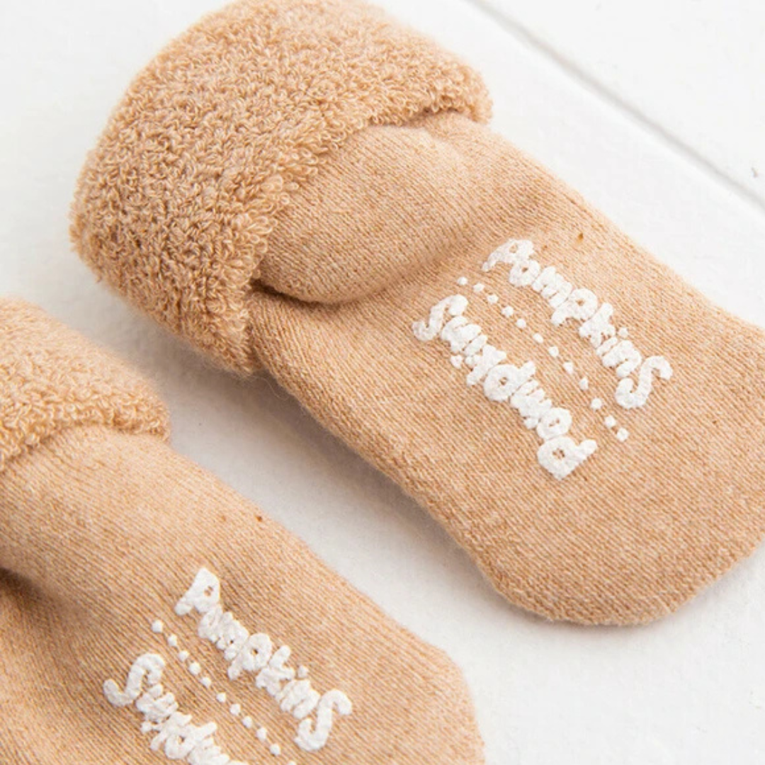 Organic cotton brown bear socks for newborn babies back